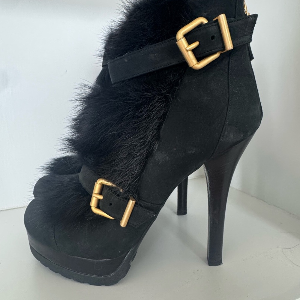 Fendi raccoon fur boots 41